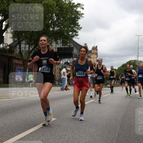 29.06.2025 - hella hamburg halbmarathon Yannick Fuchs http://msf.ph/oto/8231671 29.06.2025 10:46:48 20KM 1098, 1257, 1482, 1657, 1683, 2111, 2208, 2444, 2814, 3258, 3399, 3715, 3952, 3999, 4121, 4587, 4726, 5169, 5194, 5607, 5907, 6897, 7178, 7232, 7383, 7475, 8172, 8316, 8587, 8955, 9065, 9163, 10529, 10811, 11217, 12135, 12155, 12482, 12519, 13211, 13301, 14198, 14286, 14791, 14805, 15980, 16320, 16467, 16929, 17130, 17198, 17710, 17773, 18249, 18331, 19208 meine-sportfotos.de