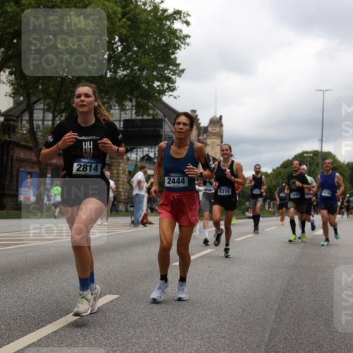29.06.2025 - hella hamburg halbmarathon Yannick Fuchs http://msf.ph/oto/8231696 29.06.2025 10:46:48 20KM 1098, 1257, 1482, 1657, 1683, 2111, 2208, 2444, 2814, 3258, 3399, 3715, 3952, 3999, 4121, 4587, 4726, 5169, 5194, 5607, 5907, 6897, 7178, 7232, 7383, 7475, 8172, 8316, 8587, 8955, 9065, 9163, 10529, 10811, 11217, 12135, 12155, 12482, 12519, 13211, 13301, 14198, 14286, 14791, 14805, 15980, 16320, 16467, 16929, 17130, 17198, 17710, 17773, 18249, 18331, 19208 meine-sportfotos.de