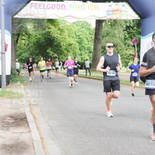29.06.2025 - hella hamburg halbmarathon MichiJ http://msf.ph/oto/8231700 29.06.2025 10:26:38 Zwischen KM18-KM19 3480, 5791, 6458, 7743, 8571, 9017, 10793, 12739, 13595, 16075, 16992, 18193, 18277 meine-sportfotos.de