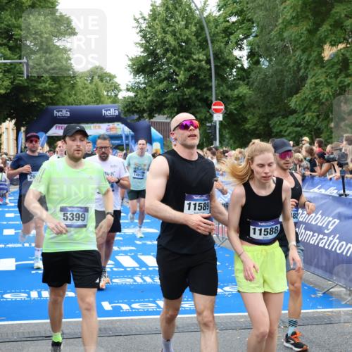 29.06.2025 - hella hamburg halbmarathon Zöllner http://msf.ph/oto/8231718 29.06.2025 10:53:50 Ziel 1422, 2082, 2518, 5607, 6260, 6877, 7177, 8285, 8335, 9922, 10529, 10891, 14026, 14702, 14818, 15502, 17482, 17740, 18249, 18487, 18514, 18759 meine-sportfotos.de