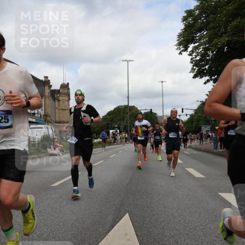 29.06.2025 - hella hamburg halbmarathon Yannick Fuchs http://msf.ph/oto/8231731 29.06.2025 10:34:08 20KM 1343, 2044, 2525, 2546, 2563, 2972, 3547, 4398, 4565, 4759, 5752, 7981, 8319, 8346, 8925, 9116, 9265, 9540, 11284, 11305, 11806, 12046, 12091, 12335, 12372, 13190, 13479, 13514, 14204, 14272, 14311, 14359, 15013, 15094, 15336, 15435, 15556, 15744, 17005, 17215, 17360, 17425, 17668, 17792, 17916, 18149, 18154, 18285, 18803 meine-sportfotos.de