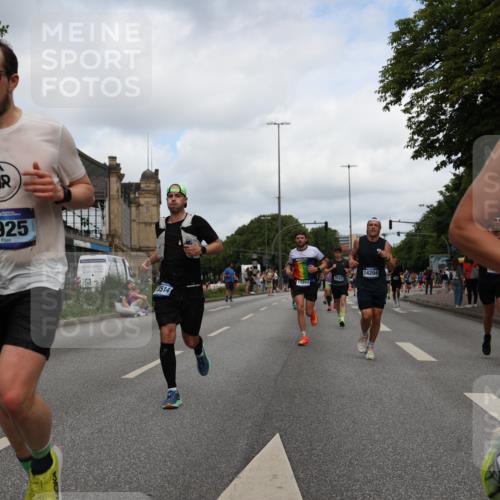 29.06.2025 - hella hamburg halbmarathon Yannick Fuchs http://msf.ph/oto/8231740 29.06.2025 10:34:08 20KM 1343, 2044, 2525, 2546, 2563, 2972, 3547, 4398, 4565, 4759, 5752, 7981, 8319, 8346, 8925, 9116, 9265, 9540, 11284, 11305, 11806, 12046, 12091, 12335, 12372, 13190, 13479, 13514, 14204, 14272, 14311, 14359, 15013, 15094, 15336, 15435, 15556, 15744, 17005, 17215, 17360, 17425, 17668, 17792, 17916, 18149, 18154, 18285, 18803 meine-sportfotos.de