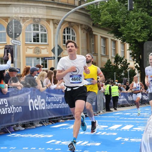 29.06.2025 - hella hamburg halbmarathon Strokosch-Dieckow http://msf.ph/oto/8231741 29.06.2025 10:33:30 Ziel 1053, 2836, 4602, 8312, 8956, 14975, 15326, 16931, 17056, 17191, 17489, 18731, 18854 meine-sportfotos.de