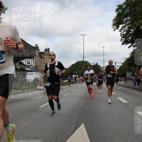 29.06.2025 - hella hamburg halbmarathon Yannick Fuchs http://msf.ph/oto/8231764 29.06.2025 10:34:08 20KM 1343, 2044, 2525, 2546, 2563, 2972, 3547, 4398, 4565, 4759, 5752, 7981, 8319, 8346, 8925, 9116, 9265, 9540, 11284, 11305, 11806, 12046, 12091, 12335, 12372, 13190, 13479, 13514, 14204, 14272, 14311, 14359, 15013, 15094, 15336, 15435, 15556, 15744, 17005, 17215, 17360, 17425, 17668, 17792, 17916, 18149, 18154, 18285, 18803 meine-sportfotos.de