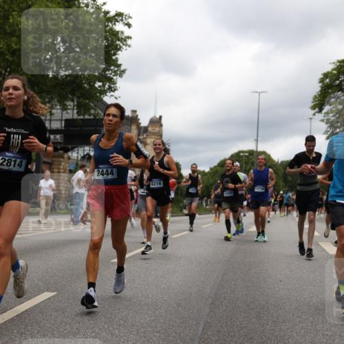 29.06.2025 - hella hamburg halbmarathon Yannick Fuchs http://msf.ph/oto/8231766 29.06.2025 10:46:48 20KM 1098, 1257, 1482, 1657, 1683, 2111, 2208, 2444, 2814, 3258, 3399, 3715, 3952, 3999, 4121, 4587, 4726, 5169, 5194, 5607, 5907, 6897, 7178, 7232, 7383, 7475, 8172, 8316, 8587, 8955, 9065, 9163, 10529, 10811, 11217, 12135, 12155, 12482, 12519, 13211, 13301, 14198, 14286, 14791, 14805, 15980, 16320, 16467, 16929, 17130, 17198, 17710, 17773, 18249, 18331, 19208 meine-sportfotos.de