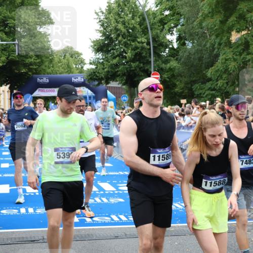 29.06.2025 - hella hamburg halbmarathon Zöllner http://msf.ph/oto/8231773 29.06.2025 10:53:50 Ziel 1422, 2082, 2518, 5607, 6260, 6877, 7177, 8285, 8335, 9922, 10529, 10891, 14026, 14702, 14818, 15502, 17482, 17740, 18249, 18487, 18514, 18759 meine-sportfotos.de