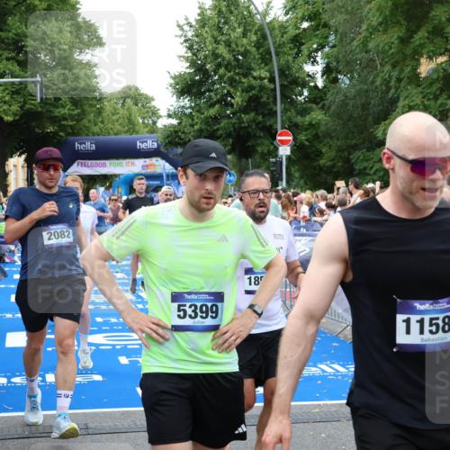 29.06.2025 - hella hamburg halbmarathon Zöllner http://msf.ph/oto/8231814 29.06.2025 10:53:51 Ziel 1422, 1706, 1870, 2082, 2518, 5607, 6260, 6877, 7177, 8285, 8335, 9922, 10529, 10891, 12413, 14026, 14702, 14818, 15502, 16538, 17740, 18249, 18418, 18487, 18514, 18759, 18915, 19177 meine-sportfotos.de