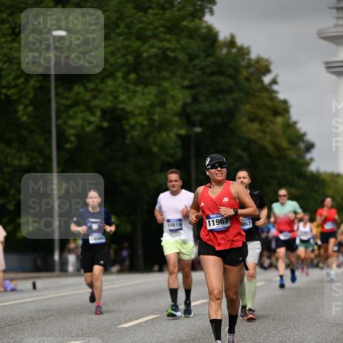 29.06.2025 - hella hamburg halbmarathon Dr. Thomas Lammeyer http://msf.ph/oto/8231841 29.06.2025 10:13:26 Kennedybrücke 4592, 7081, 7187, 9297, 9306, 9781, 10819, 11067 meine-sportfotos.de