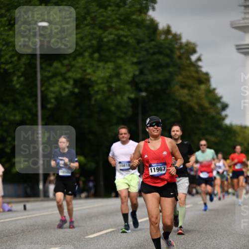 29.06.2025 - hella hamburg halbmarathon Dr. Thomas Lammeyer http://msf.ph/oto/8231866 29.06.2025 10:13:26 Kennedybrücke 4592, 7081, 7187, 9297, 9306, 9781, 10819, 11067 meine-sportfotos.de