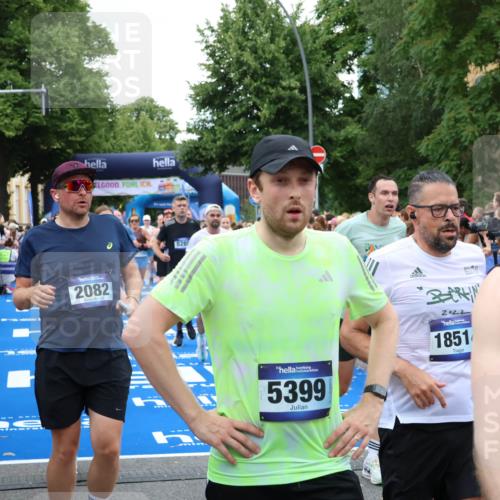 29.06.2025 - hella hamburg halbmarathon Zöllner http://msf.ph/oto/8231872 29.06.2025 10:53:52 Ziel 1422, 1706, 1870, 2518, 5607, 6260, 6877, 7177, 8285, 8335, 9922, 10529, 10891, 12413, 14026, 14818, 15502, 16538, 17740, 18249, 18418, 18487, 18759, 18915, 19177 meine-sportfotos.de