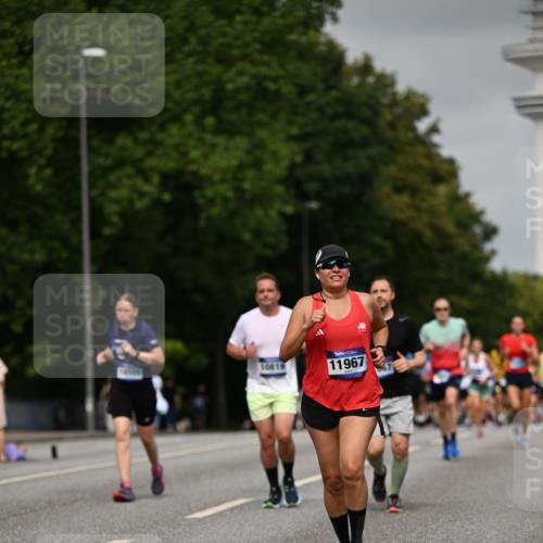 29.06.2025 - hella hamburg halbmarathon Dr. Thomas Lammeyer http://msf.ph/oto/8231880 29.06.2025 10:13:27 Kennedybrücke 4592, 7081, 7187, 9297, 9306, 9781, 10819, 11067 meine-sportfotos.de