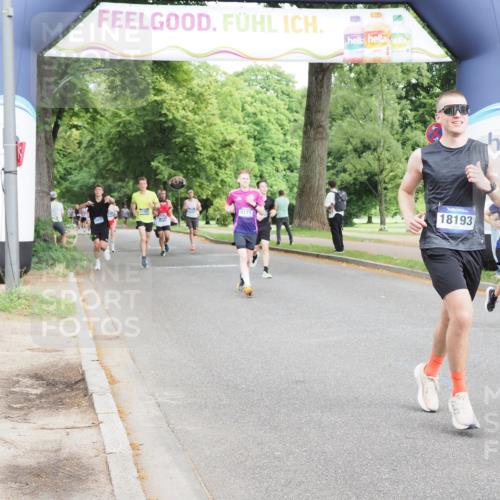 29.06.2025 - hella hamburg halbmarathon MichiJ http://msf.ph/oto/8231909 29.06.2025 10:26:38 Zwischen KM18-KM19 3480, 5791, 6458, 7743, 8571, 9017, 10793, 12739, 13595, 16075, 16992, 18193, 18277 meine-sportfotos.de