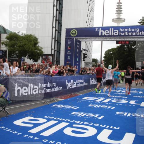 29.06.2025 - hella hamburg halbmarathon Michael Strokosch http://msf.ph/oto/8231913 29.06.2025 10:52:27 Ziel 4140, 4587, 6164, 7896, 8371, 8661, 9876, 13015, 13211, 13707, 15144, 15446, 17773, 17997 meine-sportfotos.de