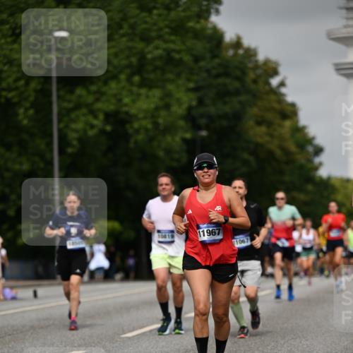29.06.2025 - hella hamburg halbmarathon Dr. Thomas Lammeyer http://msf.ph/oto/8231929 29.06.2025 10:13:27 Kennedybrücke 4592, 7081, 7187, 9297, 9306, 9781, 10819, 11067 meine-sportfotos.de