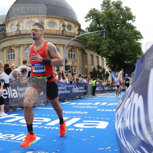 29.06.2025 - hella hamburg halbmarathon Strokosch-Dieckow http://msf.ph/oto/8231933 29.06.2025 10:33:36 Ziel 1053, 1396, 2836, 8312, 12595, 14975, 16755, 16931, 17191, 18854 meine-sportfotos.de