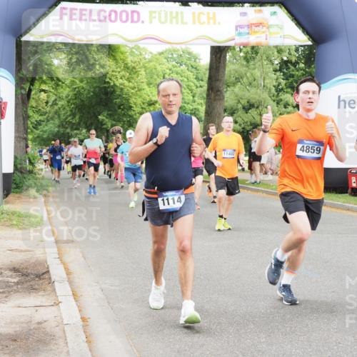 29.06.2025 - hella hamburg halbmarathon MichiJ http://msf.ph/oto/8231942 29.06.2025 10:49:40 Zwischen KM18-KM19 1114, 1940, 4859, 6311, 7869, 9124, 10866, 11402, 12567, 12662, 13551, 13739, 13841, 16371, 16540, 18796 meine-sportfotos.de