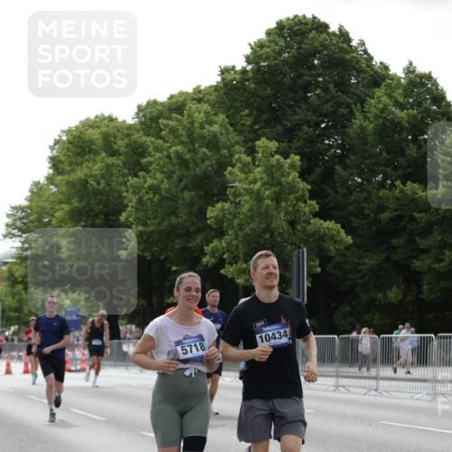 29.06.2025 - hella hamburg halbmarathon Jannik Wohlers http://msf.ph/oto/8231947 29.06.2025 10:28:09 Lombardsbrücke 4700, 5718, 5903, 5939, 6102, 6418, 7980, 8560, 9642, 9716, 9855, 10434, 13400, 16125, 18293, 18604, 19180 meine-sportfotos.de