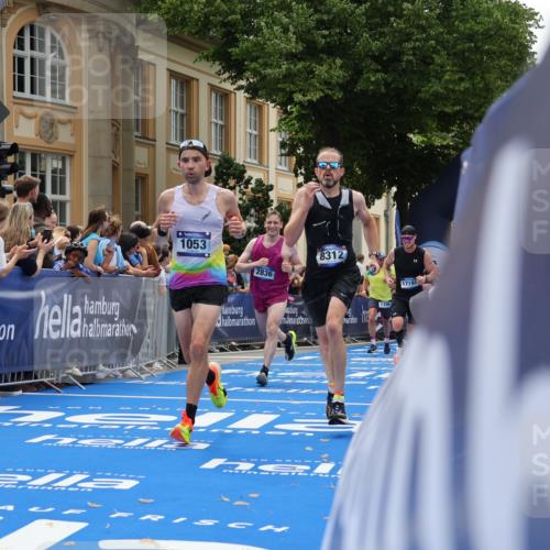 29.06.2025 - hella hamburg halbmarathon Strokosch-Dieckow http://msf.ph/oto/8231954 29.06.2025 10:33:38 Ziel 1053, 1396, 2746, 2836, 4246, 5193, 8312, 12595, 14975, 16755, 17191, 18854 meine-sportfotos.de
