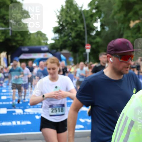 29.06.2025 - hella hamburg halbmarathon Zöllner http://msf.ph/oto/8231960 29.06.2025 10:53:53 Ziel 1422, 1706, 1870, 5607, 6260, 6877, 7177, 7395, 8285, 8335, 9922, 10529, 10891, 12413, 14026, 15502, 16538, 17740, 18249, 18418, 18487, 18759, 18831, 18915, 19177 meine-sportfotos.de