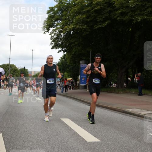 29.06.2025 - hella hamburg halbmarathon Yannick Fuchs http://msf.ph/oto/8231970 29.06.2025 10:34:09 20KM 1343, 2044, 2525, 2546, 2563, 2972, 3547, 4398, 4565, 4759, 5752, 7981, 8319, 8346, 8925, 9116, 9265, 9540, 11284, 11305, 11806, 12046, 12091, 12335, 12372, 13190, 13479, 13514, 14204, 14272, 14359, 15013, 15094, 15336, 15435, 15556, 15744, 17005, 17215, 17360, 17425, 17668, 17792, 17916, 18149, 18154, 18285, 18803 meine-sportfotos.de