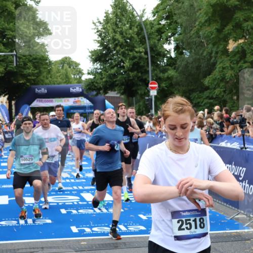 29.06.2025 - hella hamburg halbmarathon Zöllner http://msf.ph/oto/8232039 29.06.2025 10:53:54 Ziel 1422, 1706, 1870, 5607, 6260, 6877, 7177, 7395, 7973, 8285, 9922, 10529, 10891, 12413, 14026, 15502, 16477, 16538, 17740, 18249, 18418, 18487, 18759, 18831, 18915, 19177 meine-sportfotos.de