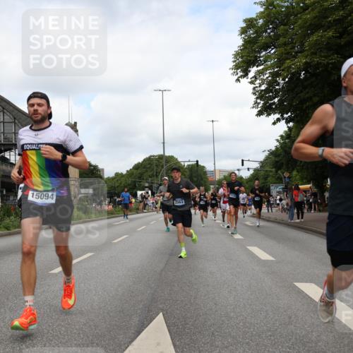 29.06.2025 - hella hamburg halbmarathon Yannick Fuchs http://msf.ph/oto/8232054 29.06.2025 10:34:10 20KM 1343, 2044, 2525, 2546, 2563, 2972, 3547, 4398, 4565, 4759, 5752, 7981, 8319, 8346, 8925, 9116, 9265, 9540, 11284, 11305, 11806, 12046, 12091, 12335, 12372, 13190, 13479, 13514, 14204, 14272, 14359, 15013, 15094, 15336, 15435, 15744, 17005, 17215, 17360, 17425, 17668, 17792, 17916, 18149, 18154, 18285, 18803 meine-sportfotos.de
