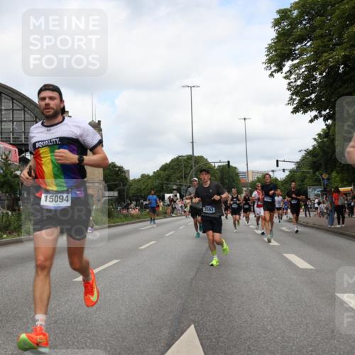 29.06.2025 - hella hamburg halbmarathon Yannick Fuchs http://msf.ph/oto/8232062 29.06.2025 10:34:10 20KM 1343, 2044, 2525, 2546, 2563, 2972, 3547, 4398, 4565, 4759, 5752, 7981, 8319, 8346, 8925, 9116, 9265, 9540, 11284, 11305, 11806, 12046, 12091, 12335, 12372, 13190, 13479, 13514, 14204, 14272, 14359, 15013, 15094, 15336, 15435, 15744, 17005, 17215, 17360, 17425, 17668, 17792, 17916, 18149, 18154, 18285, 18803 meine-sportfotos.de