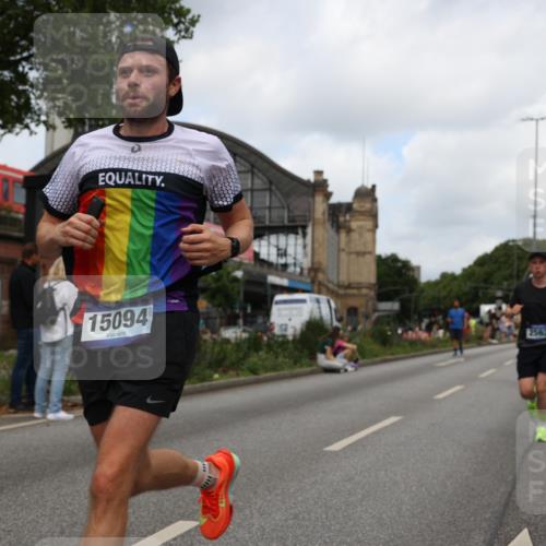 29.06.2025 - hella hamburg halbmarathon Yannick Fuchs http://msf.ph/oto/8232080 29.06.2025 10:34:10 20KM 1343, 2044, 2525, 2546, 2563, 2972, 3547, 4398, 4565, 4759, 5752, 7981, 8319, 8346, 8925, 9116, 9265, 9540, 11284, 11305, 11806, 12046, 12091, 12335, 12372, 13190, 13479, 13514, 14204, 14272, 14359, 15013, 15094, 15336, 15435, 15744, 17005, 17215, 17360, 17425, 17668, 17792, 17916, 18149, 18154, 18285, 18803 meine-sportfotos.de
