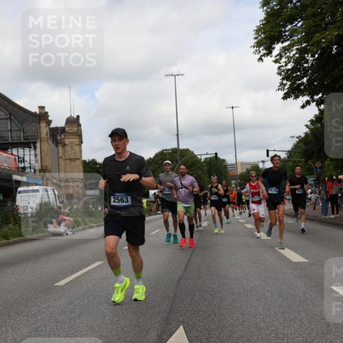 29.06.2025 - hella hamburg halbmarathon Yannick Fuchs http://msf.ph/oto/8232090 29.06.2025 10:34:11 20KM 1343, 2044, 2525, 2546, 2563, 2972, 3547, 4398, 4565, 4759, 5752, 7981, 8319, 8346, 8925, 9116, 9265, 9540, 11284, 11305, 11714, 11806, 12046, 12091, 12335, 12372, 13190, 13479, 13514, 14204, 14272, 14359, 15094, 15336, 15435, 15744, 17005, 17215, 17360, 17425, 17668, 17792, 17916, 18013, 18149, 18154, 18285, 18803 meine-sportfotos.de