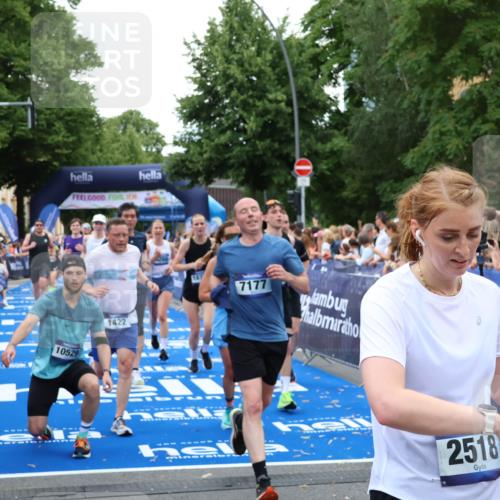 29.06.2025 - hella hamburg halbmarathon Zöllner http://msf.ph/oto/8232108 29.06.2025 10:53:55 Ziel 1422, 1706, 1870, 5607, 6260, 7177, 7395, 7973, 9922, 10529, 10891, 12413, 14026, 14175, 15502, 16477, 16538, 17740, 18249, 18418, 18487, 18759, 18831, 18879, 18915, 19177 meine-sportfotos.de