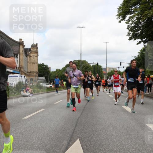 29.06.2025 - hella hamburg halbmarathon Yannick Fuchs http://msf.ph/oto/8232118 29.06.2025 10:34:12 20KM 1343, 1358, 2044, 2525, 2546, 2563, 2972, 3547, 4398, 4565, 4759, 5752, 7981, 8319, 8346, 8925, 9116, 9265, 9540, 11284, 11305, 11714, 11806, 12046, 12091, 12335, 12372, 13190, 13479, 13514, 14204, 14272, 14359, 15094, 15336, 15435, 15744, 17005, 17215, 17360, 17425, 17668, 17792, 17916, 18013, 18154, 18285, 18803 meine-sportfotos.de