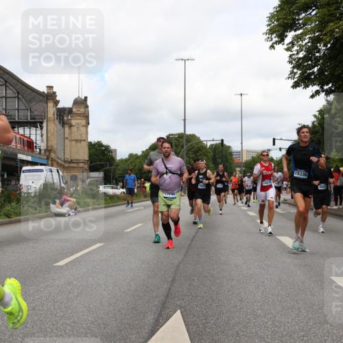 29.06.2025 - hella hamburg halbmarathon Yannick Fuchs http://msf.ph/oto/8232135 29.06.2025 10:34:12 20KM 1343, 1358, 2044, 2525, 2546, 2563, 2972, 3547, 4398, 4565, 4759, 5752, 7981, 8319, 8346, 8925, 9116, 9265, 9540, 11284, 11305, 11714, 11806, 12046, 12091, 12335, 12372, 13190, 13479, 13514, 14204, 14272, 14359, 15094, 15336, 15435, 15744, 17005, 17215, 17360, 17425, 17668, 17792, 17916, 18013, 18154, 18285, 18803 meine-sportfotos.de