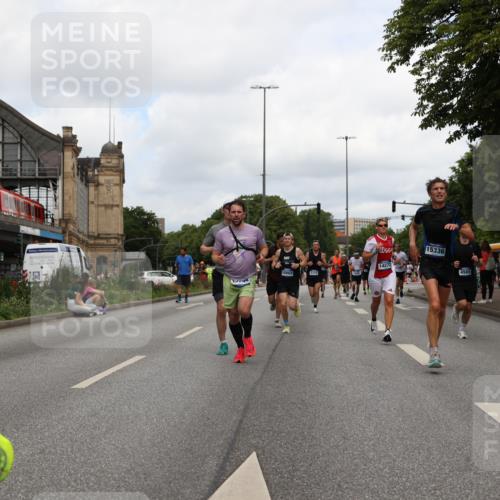 29.06.2025 - hella hamburg halbmarathon Yannick Fuchs http://msf.ph/oto/8232139 29.06.2025 10:34:12 20KM 1343, 1358, 2044, 2525, 2546, 2563, 2972, 3547, 4398, 4565, 4759, 5752, 7981, 8319, 8346, 8925, 9116, 9265, 9540, 11284, 11305, 11714, 11806, 12046, 12091, 12335, 12372, 13190, 13479, 13514, 14204, 14272, 14359, 15094, 15336, 15435, 15744, 17005, 17215, 17360, 17425, 17668, 17792, 17916, 18013, 18154, 18285, 18803 meine-sportfotos.de