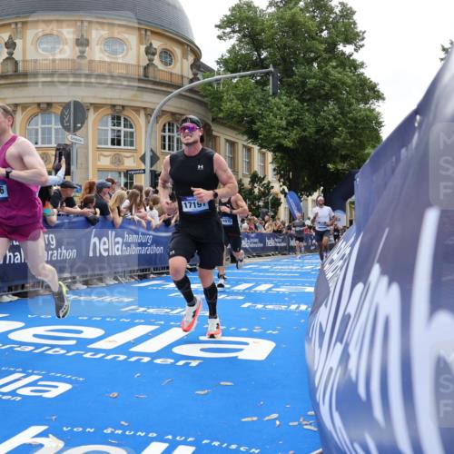 29.06.2025 - hella hamburg halbmarathon Strokosch-Dieckow http://msf.ph/oto/8232161 29.06.2025 10:33:40 Ziel 1053, 1396, 1743, 2228, 2243, 2746, 2836, 4246, 5193, 8312, 12595, 13771, 14310, 14466, 14975, 16755, 17191 meine-sportfotos.de