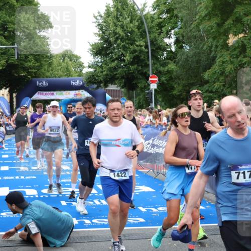 29.06.2025 - hella hamburg halbmarathon Zöllner http://msf.ph/oto/8232201 29.06.2025 10:53:56 Ziel 1422, 1706, 1870, 6260, 6481, 7395, 7918, 7973, 9922, 10529, 10891, 12413, 13032, 14026, 14175, 15502, 16477, 16538, 17740, 18249, 18418, 18487, 18759, 18831, 18879, 18915, 19177 meine-sportfotos.de