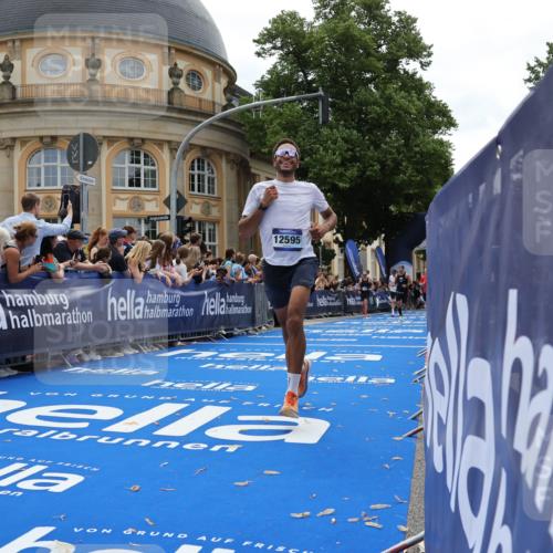 29.06.2025 - hella hamburg halbmarathon Strokosch-Dieckow http://msf.ph/oto/8232226 29.06.2025 10:33:43 Ziel 1396, 1743, 2228, 2243, 2746, 2836, 4246, 5193, 12595, 13771, 14310, 14466, 14975, 16243, 16755, 17191 meine-sportfotos.de