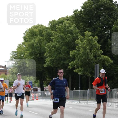 29.06.2025 - hella hamburg halbmarathon Jannik Wohlers http://msf.ph/oto/8232239 29.06.2025 10:28:11 Lombardsbrücke 4700, 5718, 5903, 5939, 6102, 6418, 7980, 8560, 9642, 9716, 9855, 10434, 13400, 15256, 16125, 16643, 18293, 18604, 19180 meine-sportfotos.de
