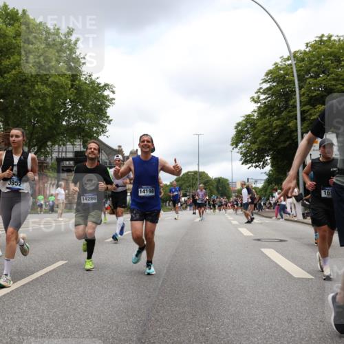 29.06.2025 - hella hamburg halbmarathon Yannick Fuchs http://msf.ph/oto/8232252 29.06.2025 10:46:51 20KM 1098, 1257, 1482, 1657, 1683, 2111, 2208, 2444, 2814, 3258, 3399, 3952, 3999, 4121, 4419, 4587, 4726, 5169, 5194, 5607, 5907, 6897, 7178, 7232, 7383, 7475, 8316, 8587, 8651, 8955, 9065, 9163, 10529, 10811, 11217, 11588, 11589, 11604, 11689, 12155, 12482, 12519, 13211, 13301, 14198, 14286, 14805, 15681, 15980, 16320, 16467, 16929, 17130, 17198, 17710, 17773, 18249, 18331, 19208 meine-sportfotos.de
