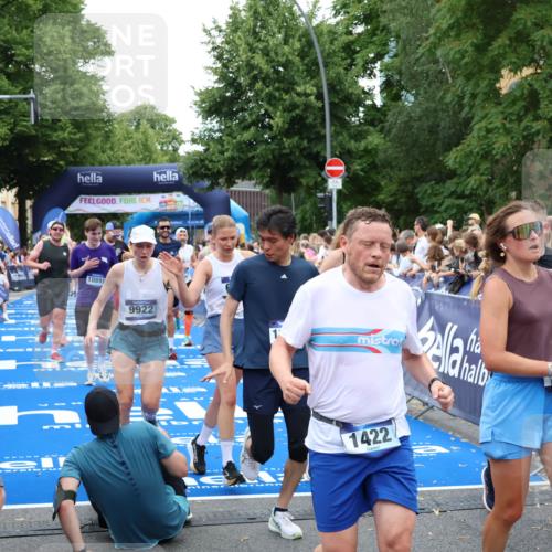 29.06.2025 - hella hamburg halbmarathon Zöllner http://msf.ph/oto/8232266 29.06.2025 10:53:56 Ziel 1422, 1706, 1870, 6260, 6481, 7395, 7918, 7973, 9922, 10529, 10891, 12413, 13032, 14026, 14175, 15502, 16477, 16538, 17740, 18249, 18418, 18487, 18759, 18831, 18879, 18915, 19177 meine-sportfotos.de