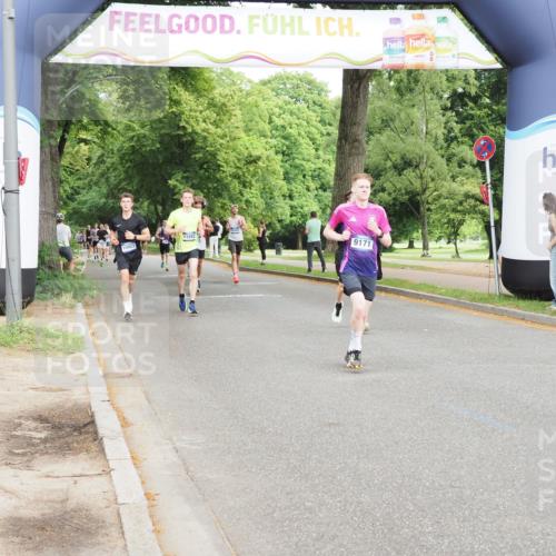 29.06.2025 - hella hamburg halbmarathon MichiJ http://msf.ph/oto/8232270 29.06.2025 10:26:40 Zwischen KM18-KM19 3480, 5791, 6458, 7743, 8571, 9017, 9171, 9643, 10793, 16075, 16992, 18193, 18277 meine-sportfotos.de