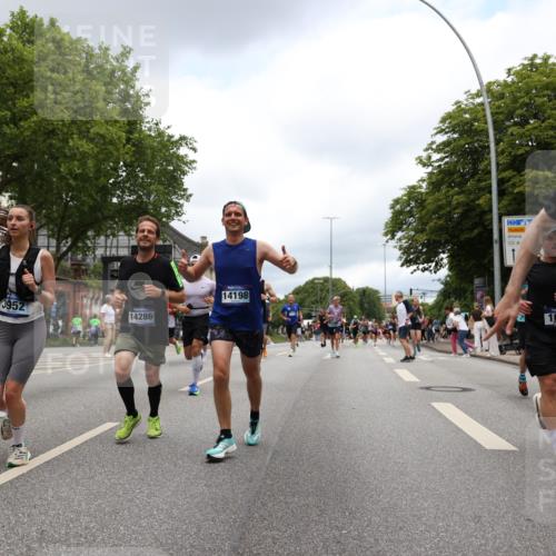 29.06.2025 - hella hamburg halbmarathon Yannick Fuchs http://msf.ph/oto/8232272 29.06.2025 10:46:51 20KM 1098, 1257, 1482, 1657, 1683, 2111, 2208, 2444, 2814, 3258, 3399, 3952, 3999, 4121, 4419, 4587, 4726, 5169, 5194, 5607, 5907, 6897, 7178, 7232, 7383, 7475, 8316, 8587, 8651, 8955, 9065, 9163, 10529, 10811, 11217, 11588, 11589, 11604, 11689, 12155, 12482, 12519, 13211, 13301, 14198, 14286, 14805, 15681, 15980, 16320, 16467, 16929, 17130, 17198, 17710, 17773, 18249, 18331, 19208 meine-sportfotos.de