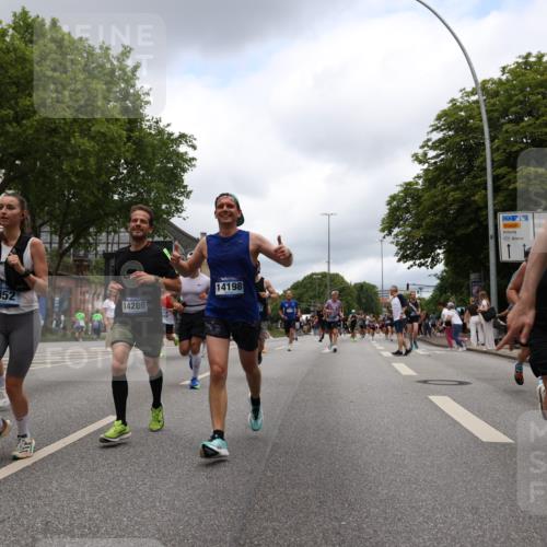 29.06.2025 - hella hamburg halbmarathon Yannick Fuchs http://msf.ph/oto/8232284 29.06.2025 10:46:51 20KM 1098, 1257, 1482, 1657, 1683, 2111, 2208, 2444, 2814, 3258, 3399, 3952, 3999, 4121, 4419, 4587, 4726, 5169, 5194, 5607, 5907, 6897, 7178, 7232, 7383, 7475, 8316, 8587, 8651, 8955, 9065, 9163, 10529, 10811, 11217, 11588, 11589, 11604, 11689, 12155, 12482, 12519, 13211, 13301, 14198, 14286, 14805, 15681, 15980, 16320, 16467, 16929, 17130, 17198, 17710, 17773, 18249, 18331, 19208 meine-sportfotos.de