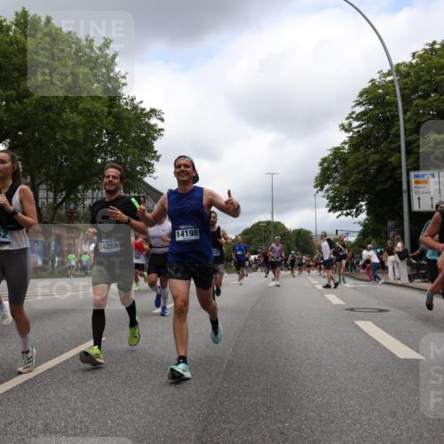 29.06.2025 - hella hamburg halbmarathon Yannick Fuchs http://msf.ph/oto/8232292 29.06.2025 10:46:51 20KM 1098, 1257, 1482, 1657, 1683, 2111, 2208, 2444, 2814, 3258, 3399, 3952, 3999, 4121, 4419, 4587, 4726, 5169, 5194, 5607, 5907, 6897, 7178, 7232, 7383, 7475, 8316, 8587, 8651, 8955, 9065, 9163, 10529, 10811, 11217, 11588, 11589, 11604, 11689, 12155, 12482, 12519, 13211, 13301, 14198, 14286, 14805, 15681, 15980, 16320, 16467, 16929, 17130, 17198, 17710, 17773, 18249, 18331, 19208 meine-sportfotos.de