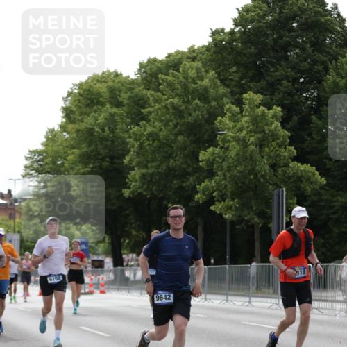 29.06.2025 - hella hamburg halbmarathon Jannik Wohlers http://msf.ph/oto/8232297 29.06.2025 10:28:11 Lombardsbrücke 4700, 5718, 5903, 5939, 6102, 6418, 7980, 8560, 9642, 9716, 9855, 10434, 13400, 15256, 16125, 16643, 18293, 18604, 19180 meine-sportfotos.de