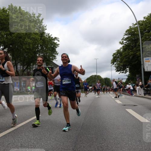 29.06.2025 - hella hamburg halbmarathon Yannick Fuchs http://msf.ph/oto/8232309 29.06.2025 10:46:51 20KM 1098, 1257, 1482, 1657, 1683, 2111, 2208, 2444, 2814, 3258, 3399, 3952, 3999, 4121, 4419, 4587, 4726, 5169, 5194, 5607, 5907, 6897, 7178, 7232, 7383, 7475, 8316, 8587, 8651, 8955, 9065, 9163, 10529, 10811, 11217, 11588, 11589, 11604, 11689, 12155, 12482, 12519, 13211, 13301, 14198, 14286, 14805, 15681, 15980, 16320, 16467, 16929, 17130, 17198, 17710, 17773, 18249, 18331, 19208 meine-sportfotos.de