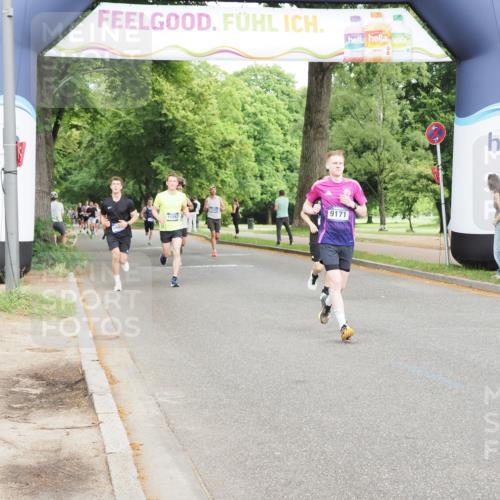 29.06.2025 - hella hamburg halbmarathon MichiJ http://msf.ph/oto/8232325 29.06.2025 10:26:40 Zwischen KM18-KM19 3480, 5791, 6458, 7743, 8571, 9017, 9171, 9643, 10793, 16075, 16992, 18193, 18277 meine-sportfotos.de