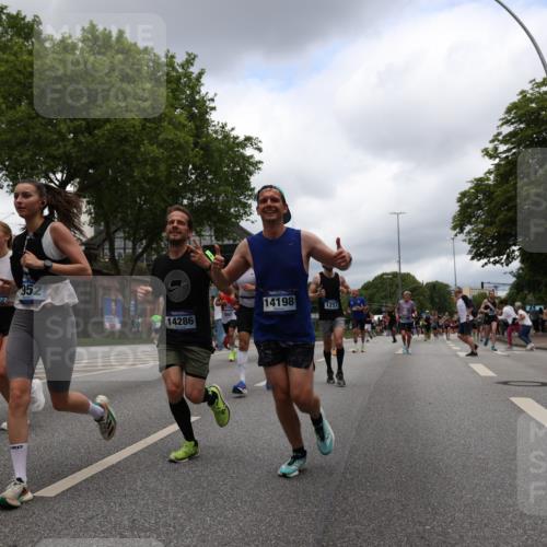 29.06.2025 - hella hamburg halbmarathon Yannick Fuchs http://msf.ph/oto/8232329 29.06.2025 10:46:51 20KM 1098, 1257, 1482, 1657, 1683, 2111, 2208, 2444, 2814, 3258, 3399, 3952, 3999, 4121, 4419, 4587, 4726, 5169, 5194, 5607, 5907, 6897, 7178, 7232, 7383, 7475, 8316, 8587, 8651, 8955, 9065, 9163, 10529, 10811, 11217, 11588, 11589, 11604, 11689, 12155, 12482, 12519, 13211, 13301, 14198, 14286, 14805, 15681, 15980, 16320, 16467, 16929, 17130, 17198, 17710, 17773, 18249, 18331, 19208 meine-sportfotos.de