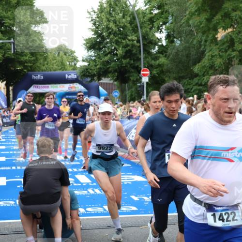 29.06.2025 - hella hamburg halbmarathon Zöllner http://msf.ph/oto/8232337 29.06.2025 10:53:57 Ziel 1706, 1870, 2432, 6260, 6481, 7395, 7918, 7973, 9922, 10891, 11789, 12413, 13032, 13869, 14026, 14175, 15502, 16477, 16538, 18418, 18487, 18759, 18831, 18879, 18915, 19177 meine-sportfotos.de