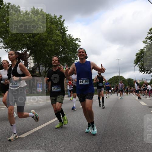 29.06.2025 - hella hamburg halbmarathon Yannick Fuchs http://msf.ph/oto/8232345 29.06.2025 10:46:51 20KM 1098, 1257, 1482, 1657, 1683, 2111, 2208, 2444, 2814, 3258, 3399, 3952, 3999, 4121, 4419, 4587, 4726, 5169, 5194, 5607, 5907, 6897, 7178, 7232, 7383, 7475, 8316, 8587, 8651, 8955, 9065, 9163, 10529, 10811, 11217, 11588, 11589, 11604, 11689, 12155, 12482, 12519, 13211, 13301, 14198, 14286, 14805, 15681, 15980, 16320, 16467, 16929, 17130, 17198, 17710, 17773, 18249, 18331, 19208 meine-sportfotos.de