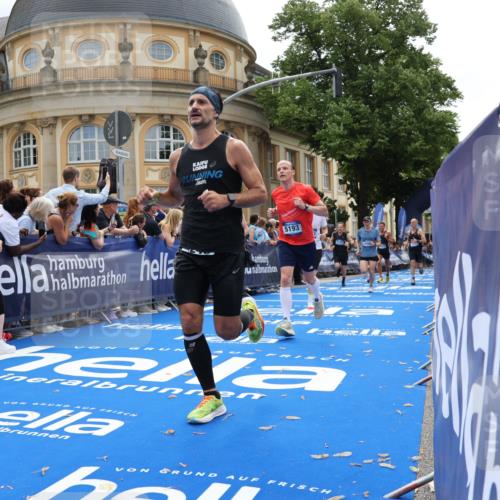 29.06.2025 - hella hamburg halbmarathon Strokosch-Dieckow http://msf.ph/oto/8232398 29.06.2025 10:33:47 Ziel 1743, 2228, 2243, 2746, 4246, 5193, 10865, 13771, 14310, 14466, 15500, 16243, 16755 meine-sportfotos.de